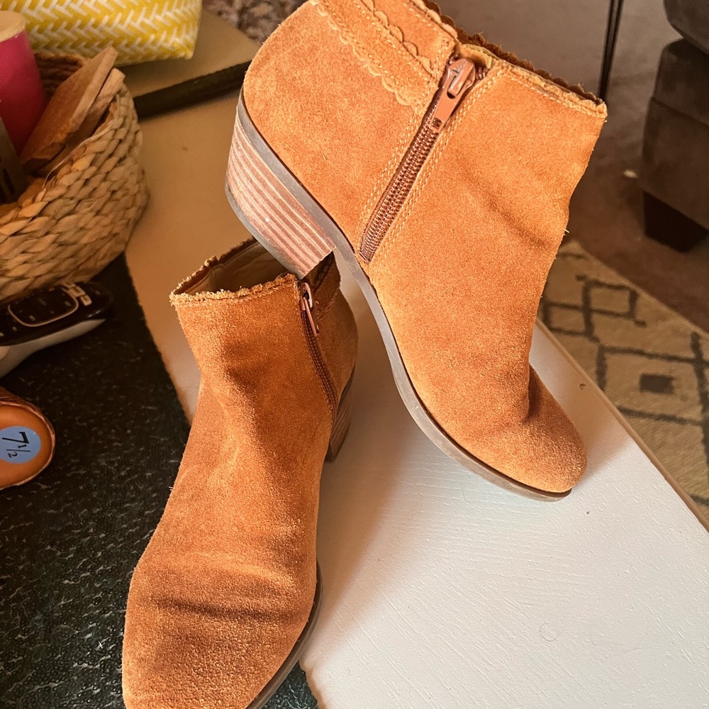 Crown and Ivy booties